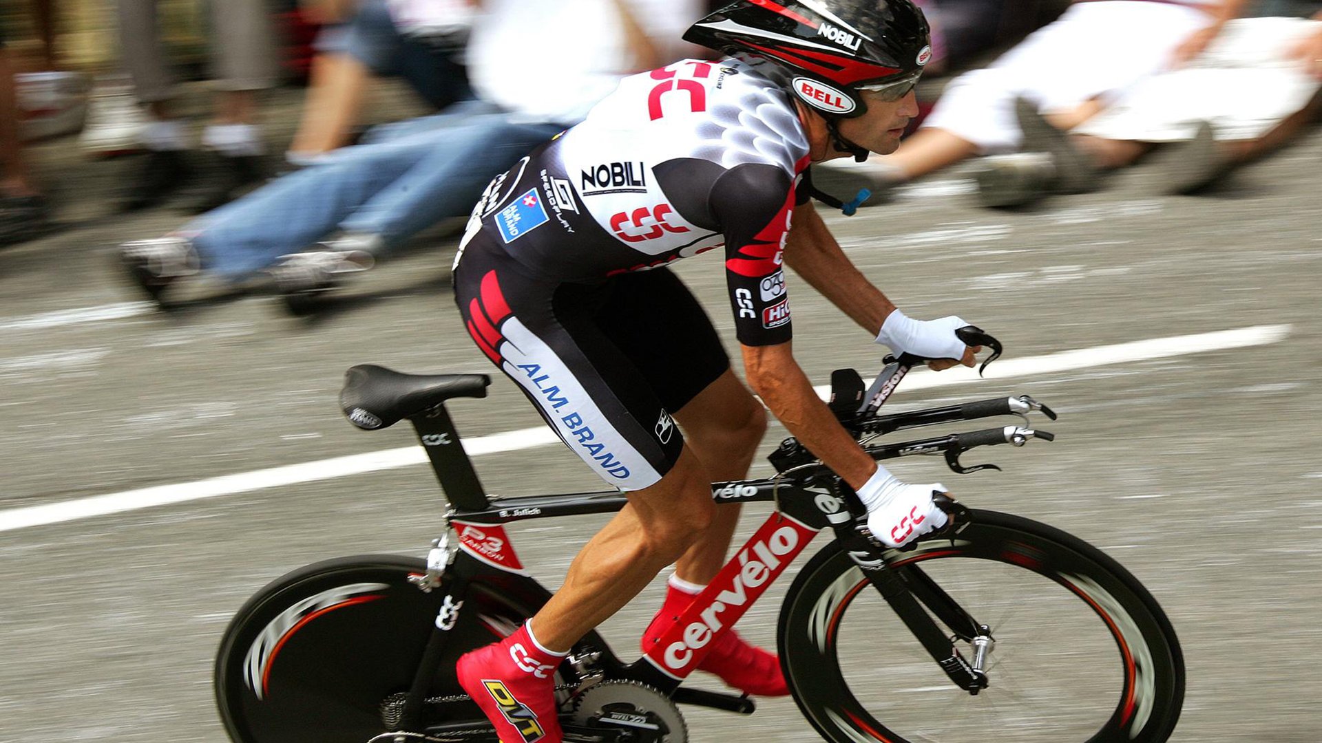 冠军球队引进体能教练团队提升赛季持久竞争力，国家队体能教练员